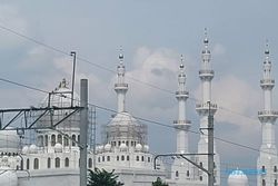 Kapan Dibuka Tak Jelas, Masjid Raya Sheikh Zayed Belum Diserahkan Kontraktor