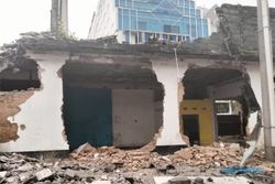 Toko Jalan Perwakilan Malioboro Dibongkar, Pedagang Dipindah ke Pasar Klithikan