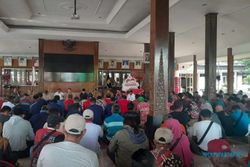 Tuntut Jadi ASN, 856 Perangkat Desa Wonogiri Berangkat ke Senayan Jakarta  