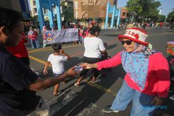 Langsung Ludes! 1.000 Gantungan Kunci Rajut Dibagikan Gratis di CFD Solo