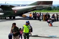 Teror KKB Kian Brutal, 155 Warga Oksibil Carter Pesawat Ngungsi ke Sentani