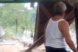 Diterjang Banjir, Tembok Dapur Warga Tenggak Sragen Ambrol