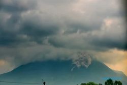 Gunung Merapi Gugurkan Awan Panas, Jarak Luncur 1.500 Meter