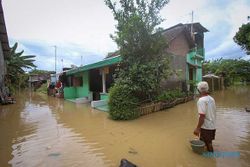 Sungai Bengawan Solo Meluap, Permukiman di Kadokan Sukoharjo Banjir Selutut