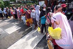 Stabilkan Harga Pangan, Operasi Pasar Beras Bulog di Jagalan Solo Diserbu Warga