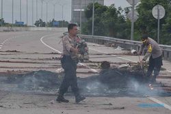 8 Jam Diblokade Warga, Polisi Buka Kembali Jalan Tol Jatikarya di Bekasi