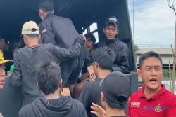 Waduh! Bonek Surabaya Gesekan dengan Warga di Kaligawe Semarang, 1 Terluka