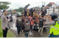 Gelombang Bonek Berdatangan ke Semarang, Polisi Adang di Perbatasan Demak