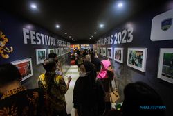 Pameran 50 Karya Foto Bertema Jokowi Meriahkan Festival Pers 2023 di Solo