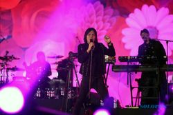 Disaksikan Puluhan Ribu Penonton, Dewa 19 Sukses Menggelar Konser di JIS