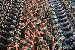 Menhan Prabowo Serahkan Bantuan 100 Motor Dinas kepada Babinsa di Jatim