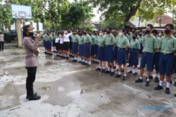 Cegah Kenakalan Remaja, Polres Klaten Gencarkan Program Polwan Goes to School