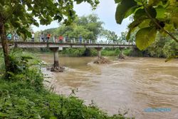 Warga Karangdowo Klaten Hilang sejak Minggu, Sukarelawan Sisir Sungai Dengkeng