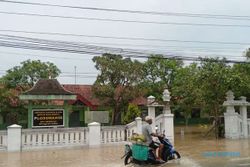Banjir Luapan Sungai Dengkeng Genangi Sekolah di Cawas Klaten, Siswa Diliburkan