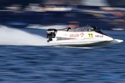 Pembalap Polandia Marszalek Raih Podium Pertama F1 Powerboat Danau Toba 2023