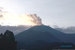 Berstatus Waspada, Gunung Slamet Terakhir Meletus pada 2014