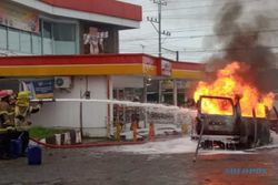 Usai Isi BBM, Mobil Carry Ludes Terbakar di SPBU Canguk Magelang
