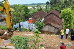 Waduh! 2 Rumah di Gantiwarno Klaten Tertimpa Talut Longsor dari Gunung Kidul
