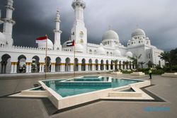Peringatan Isra Mikraj Tandai Pembukaan Masjid Raya Sheikh Zayed Solo