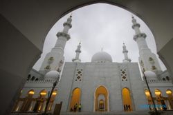 Ada Aduan Tarif Parkir Masjid Sheikh Zayed Rp100.000, Gibran: Tak Rampungke