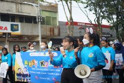 Puluhan Pemuda Solo Gelar Aksi Dukung Presiden Larang Penjualan Rokok Batangan