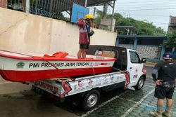 Banjir Solo, PMI Kirim Perahu Evakuasi hingga Bangun Empat Dapur Umum
