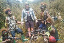 Tanpa Operasi Militer, Pembebasan Pilot Susi Air Libatkan Ketua Adat Papua