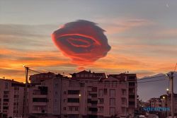 Fenomena Awan Berbentuk Seperti UFO Terjadi di Turki Sebelum Gempa Dahsyat