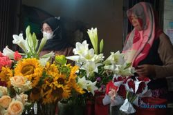 Harga Bunga di Pasar Kembang Solo Jelang Valentine, Mawar Masih Jadi Favorit