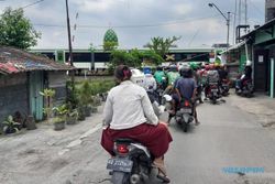 Viaduk Gilingan Ditutup Picu Kemacetan di Jl Tentara Genie  Pelajar Nusukan