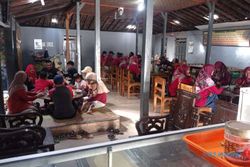 Pecel Empalnya Legend, Warung Nemleg Baturetno Wonogiri Laris Diburu Pelanggan