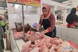 Jelang Ramadan, Harga Daging Ayam di Pasar Suruh Semarang Tembus Rp34.000/Kg