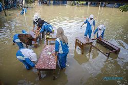 Sekolah di Karawang Terendam Banjir, Aktivitas Belajar Terganggu