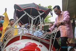 Sri Sultan HB X Jajal Moda Transportasi Becak Kayuh Tenaga Alternatif di Jogja