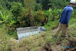 Sopir Ngantuk, Truk Angkut Pasir Merapi Masuk Jurang di Ngargoyoso Karanganyar