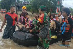 Banjir Landa Sragen, Sukarelawan dan TNI/Polri Evakuasi Siswa agar Bisa Ujian