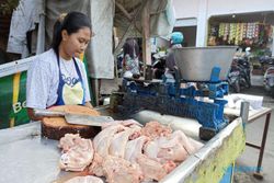Pekan Pertama Ramadan, Harga Ayam dan Cabai di Pasar Karanganyar Terjun Bebas