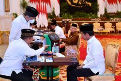 Jokowi dan Ma’ruf Amin Serahkan Zakat ke Baznas di Istana Negara
