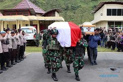 Pemulangan Jenazah Anggota TNI-Polri Gugur Diserang KKB saat Jaga Salat Tarawih