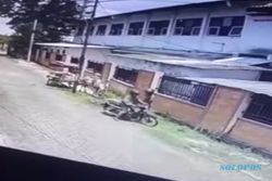 Terekam Kamera CCTV, Duo Maling Gasak Delman dan Kuda di Masjid Semarang Timur