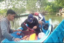 Sewakan Perahu Bermesin, Pria Lulusan SMK Raup Cuan di Muara Kali Tugu Semarang