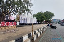 Miniatur Masjid Zayed dan Ornamen Islami Mulai Dipasang di Balai Kota Solo