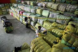 824 Bal Pakaian Bekas Impor Senilai Rp10 Miliar Dimusnahkan di Sidoarjo