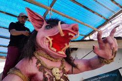 Jelang Nyepi, Umat Hindu Boyolali Buat Ogoh-Ogoh Berwujud Raksasa Bawi Srenggi