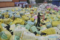 Hasil Selundupan, 1.978 Ballpres Pakaian Bekas Impor dari Malaysia Dimusnahkan