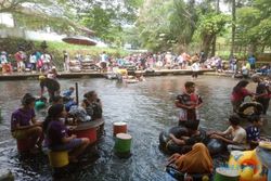Padusan, Tempat Wisata Sungai Muncul Banyubiru Semarang Diserbu Pengunjung