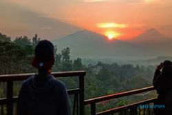 Asyiknya Berburu Sunrise di Punthuk Setumbu Magelang