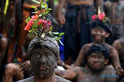 Potret Tradisi Mebuug-Buugan, Ritual Mandi Lumpur Umat Hindu Bali Usai Nyepi