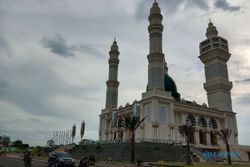 Masjid Agung Karanganyar Sediakan 200 Paket Takjil Tiap Hari Selama Ramadan