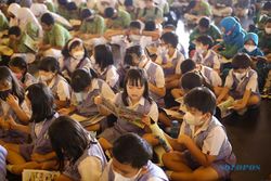 Tingkatkan Literasi, Ribuan Siswa SD dan SMP Ikuti Solo Membaca Buku Massal